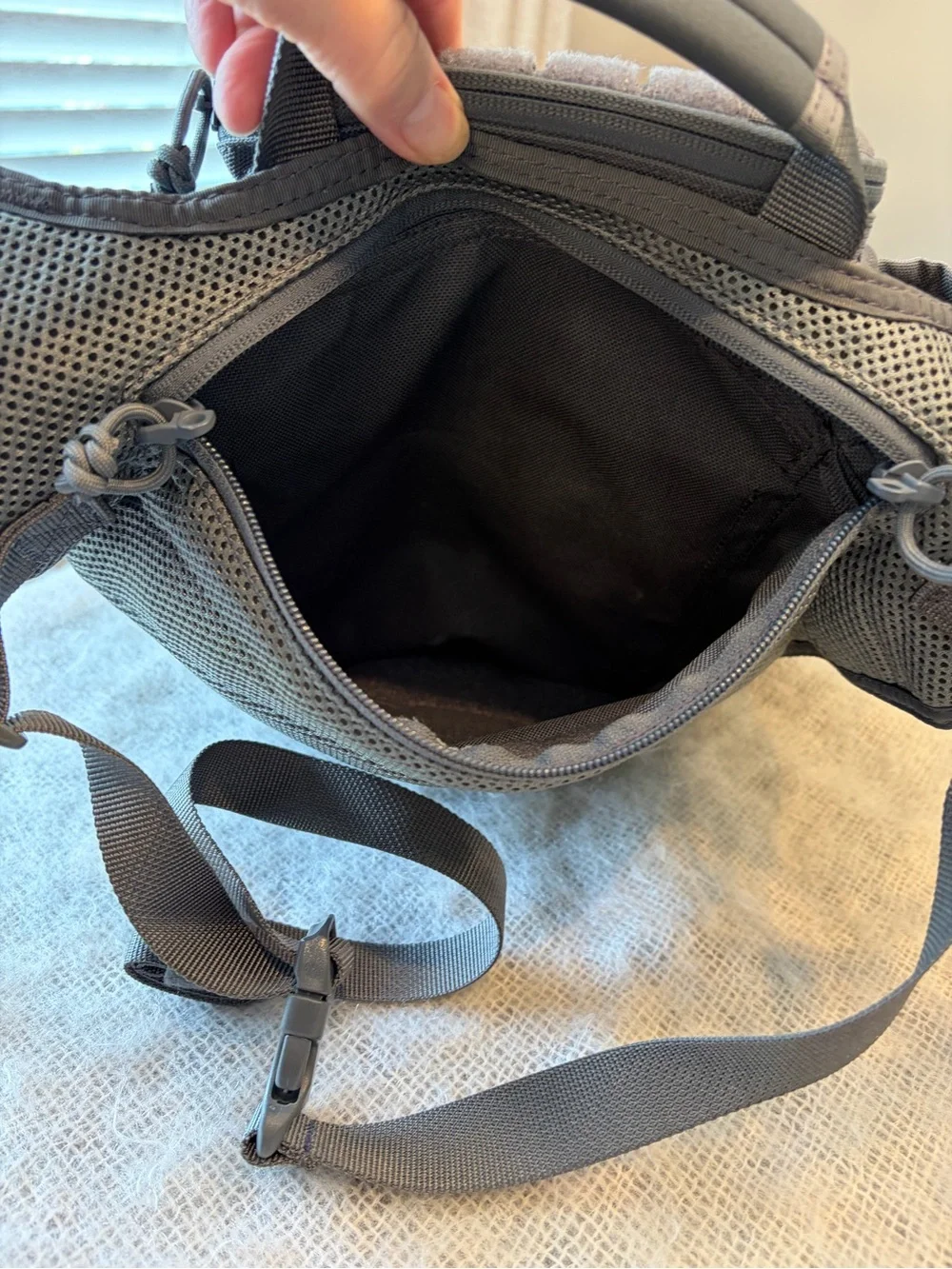 Vanquest Mobius gray 2.0 Sling/ Messenger / Tactical Bag- EUC